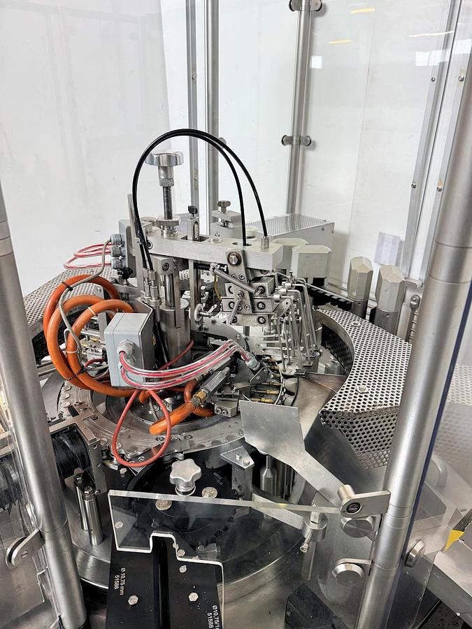 Used J 17028 E - Ampoule Filling and Closing Machine Bausch + Ströbel AFV 4015