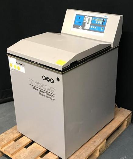 Used Q 15754 D - Steam sterilizer H+P Varioklav 135S