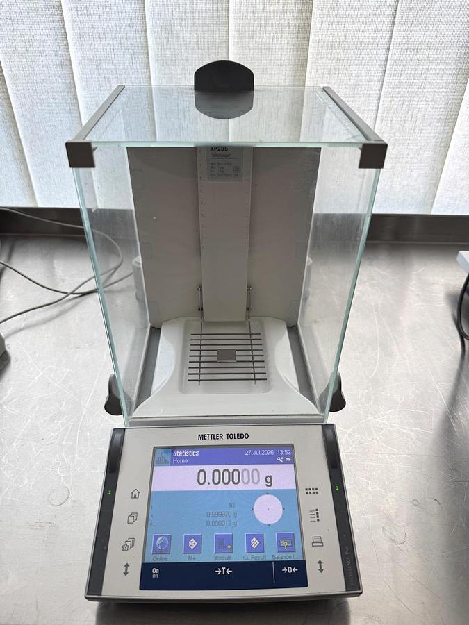 Used Analytical Balance METTLER TOLEDO XP205DR