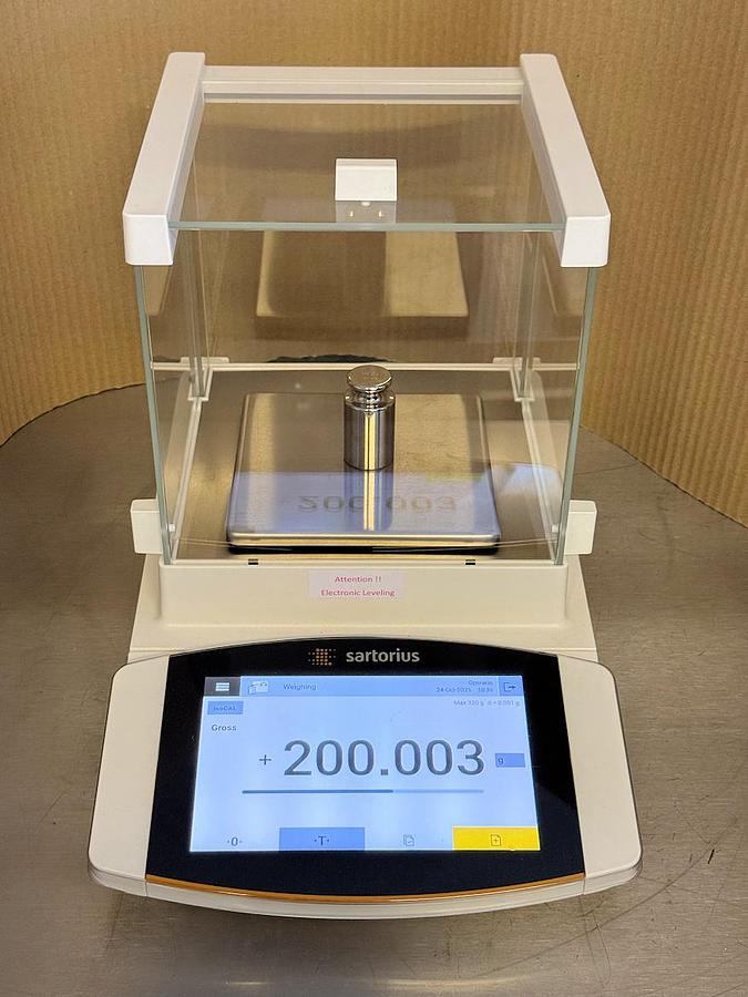 Used W 16499 E - Precision Balance SARTORIUS CUBIS II MCA 323S-2S00-E