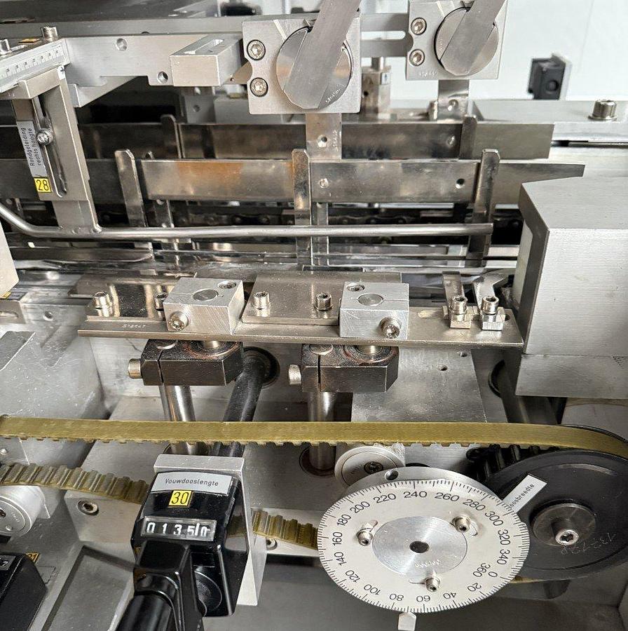 Used N 16606 D - Cartoner with blister feeder UHLMAN C 130