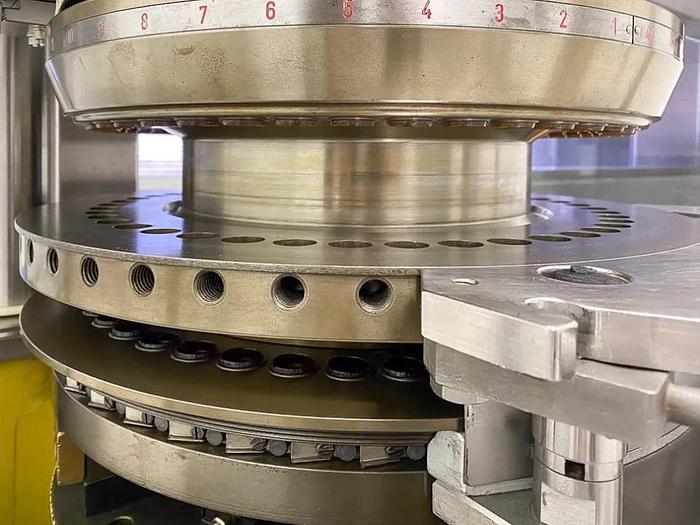 Used F 15911 E - Tablet Press KILIAN TX 44 AM - 44 Stations