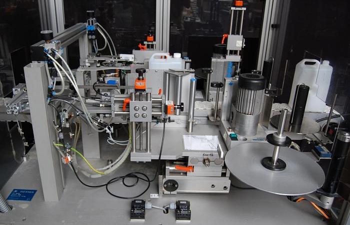 Used M 15034 D - Labeller for shaped bottles HERMA SONDER
