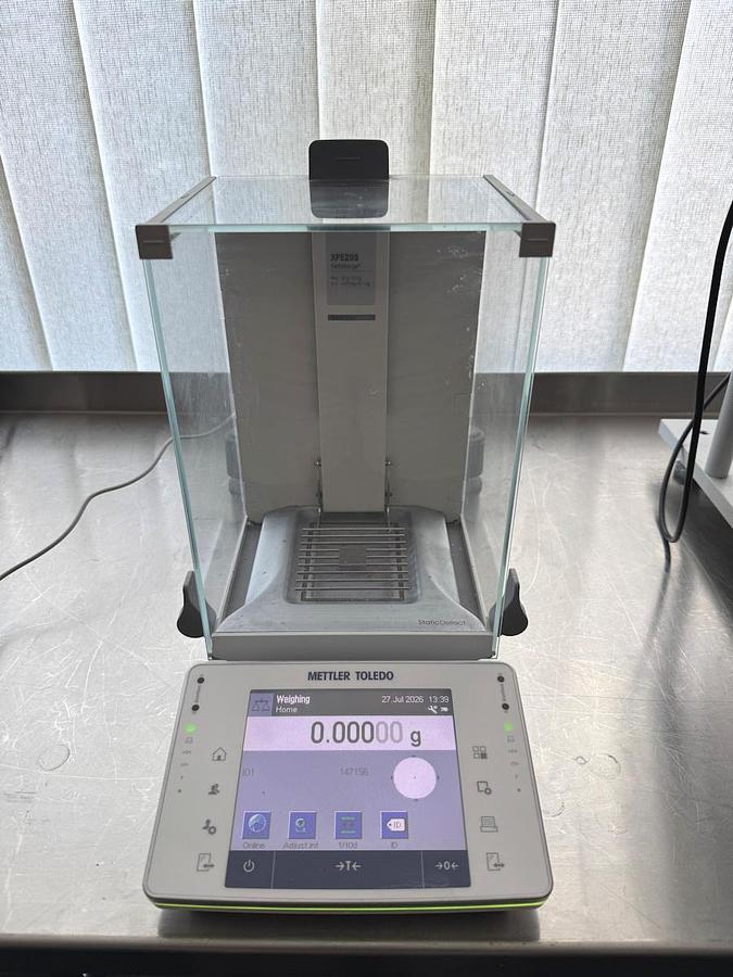 Used W 13011 E - Analytical Balance METTLER TOLEDO XPE205DR