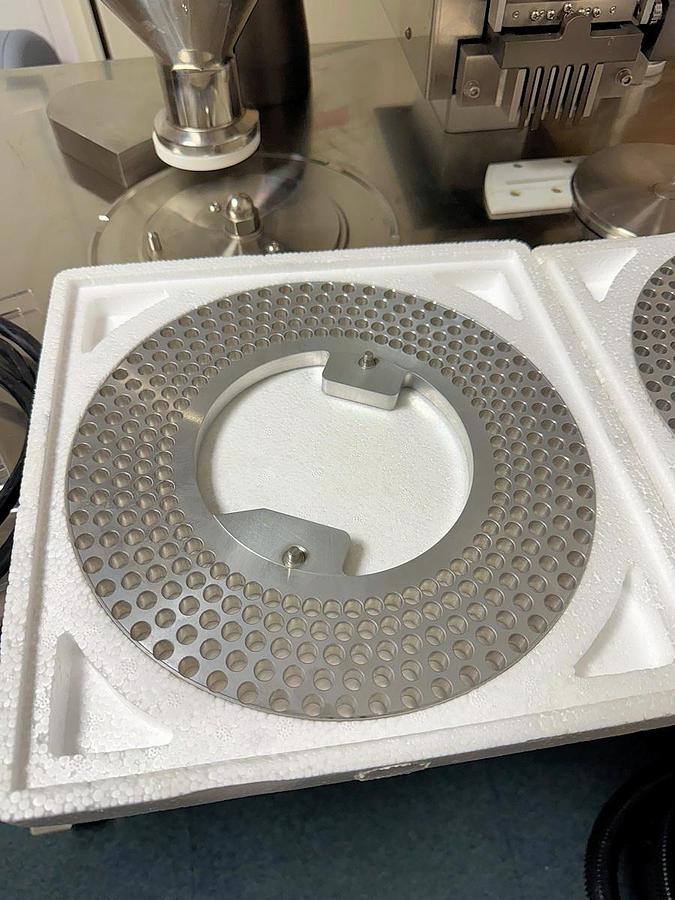 Used G 13003 E - Capsule Filler LFA SACF 25 Semi-Automatic