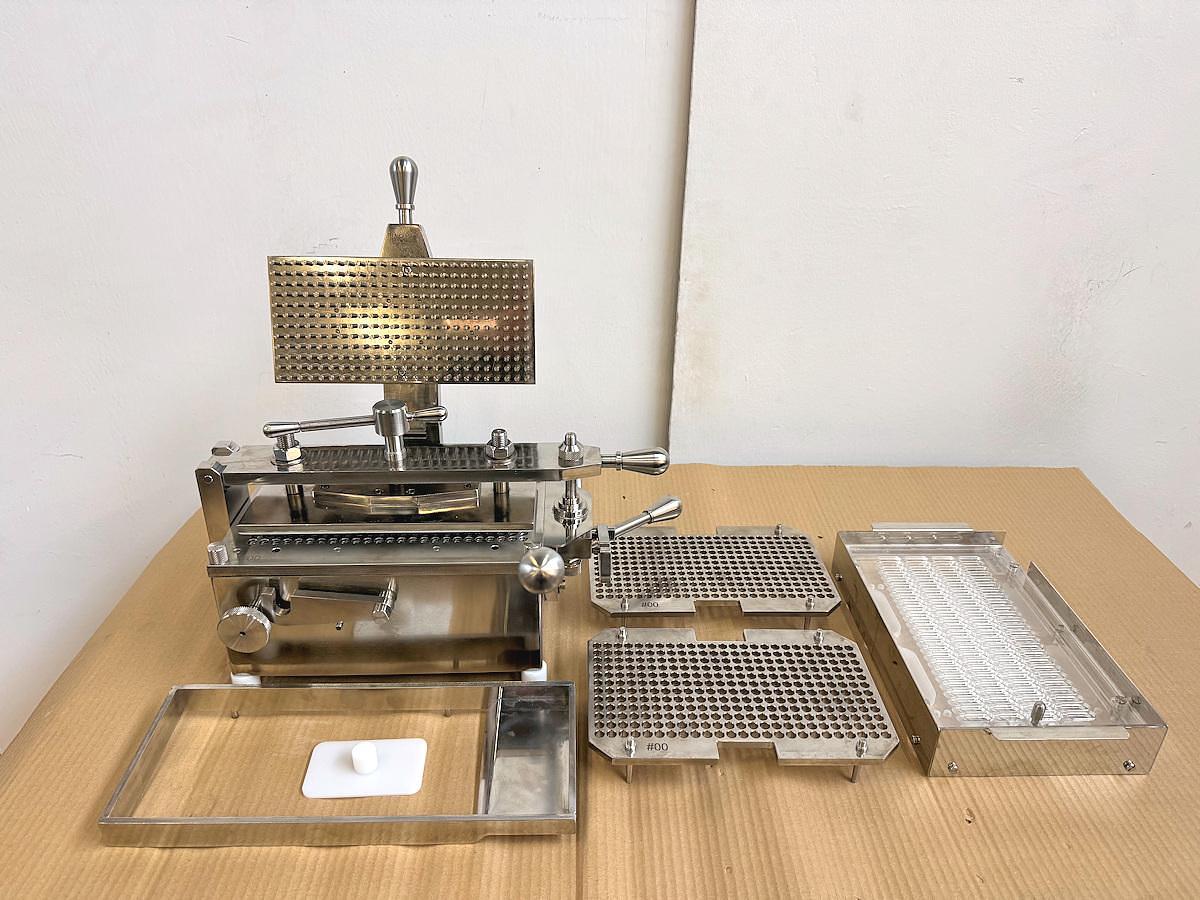 Used G 13008 E - Capsule Filler LFA PharmaCap V2 semi-automatic