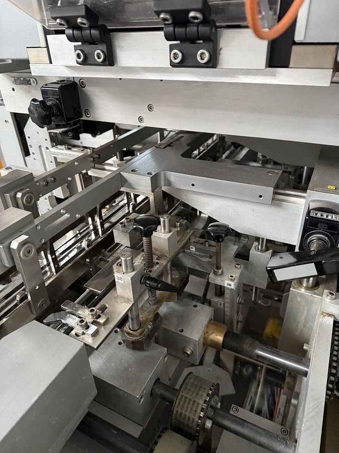 Used N 16606 D - Cartoner with blister feeder UHLMAN C 130