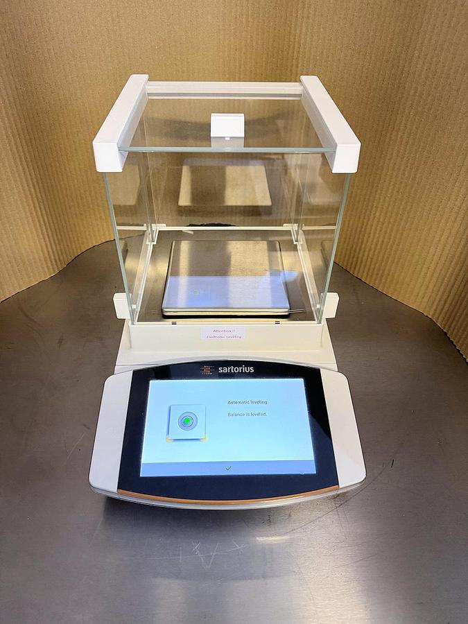 Used W 16499 E - Precision Balance SARTORIUS CUBIS II MCA 323S-2S00-E