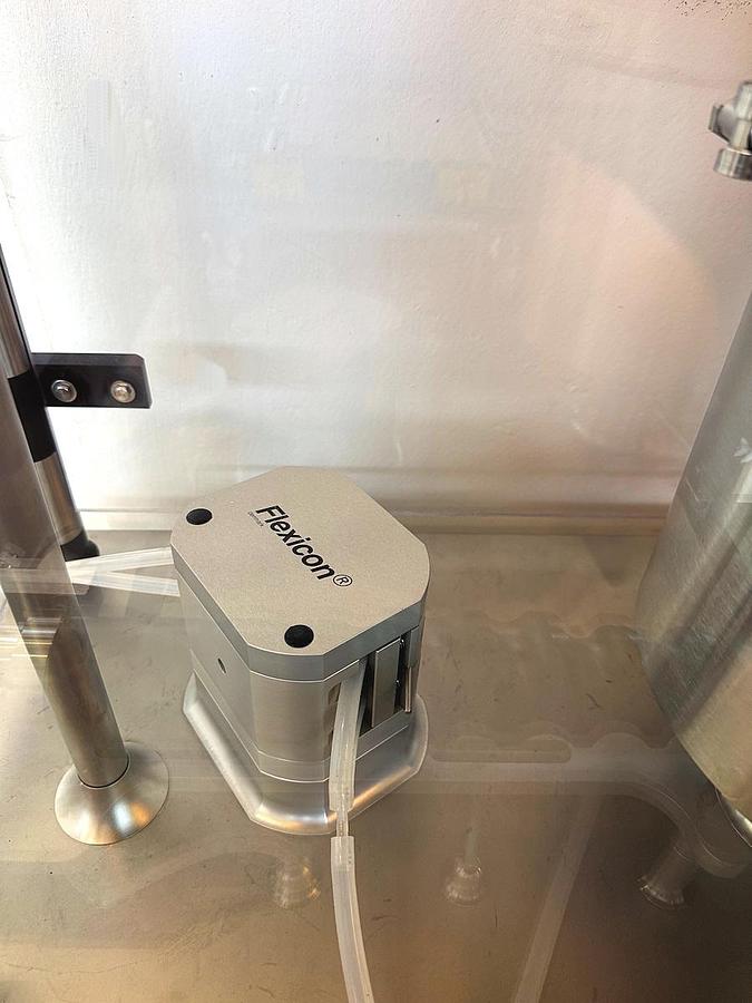 Used J 17300 E - Vial Filler, Stopper Inserter, Cap Closer FLEXICON FMB 200L