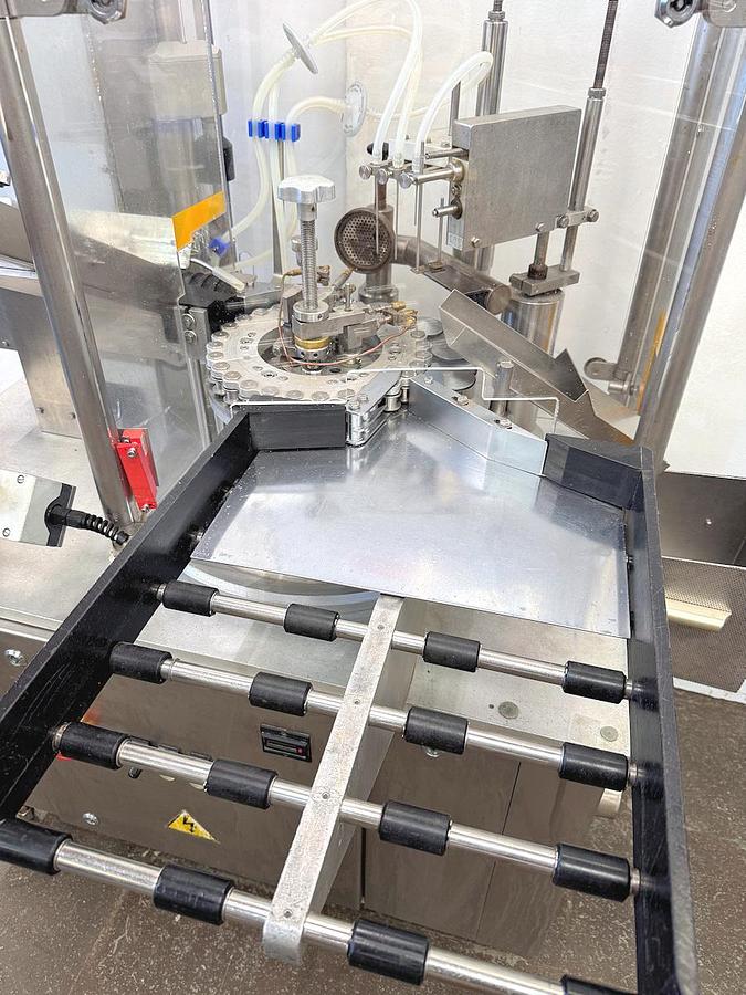 Used J 17027 E - Ampoule Filler BAUSCH + STRÖBEL AFV 1010