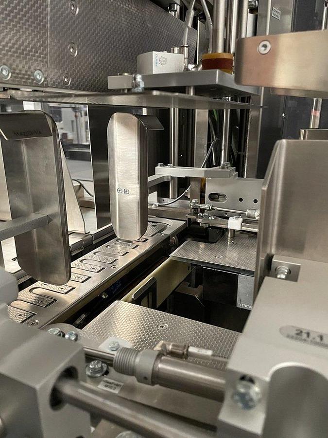 Used O 17302 D - full wrapping machine with PEWO-COLLECT grouping table PESTER PEWOFOLD 2