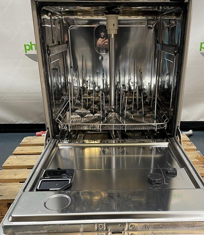 Used Q 17008 D - cleaning and disinfection machine MIELE G 7882