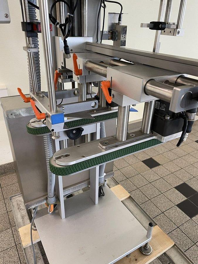 Used M 17252 D - Sonder Top labeller with side belts HERMA 400