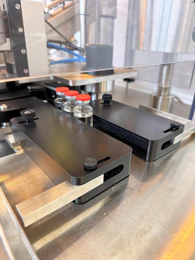 Used J 17300 E - Vial Filler, Stopper Inserter, Cap Closer FLEXICON FMB 200L