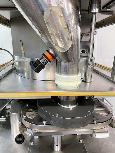 Used F 15911 E - Tablet Press KILIAN TX 44 AM - 44 Stations