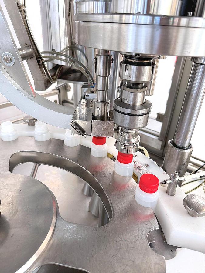 Used J 16936 E - Liquid Filler / Screw ROMACO MACOFAR LVI 4