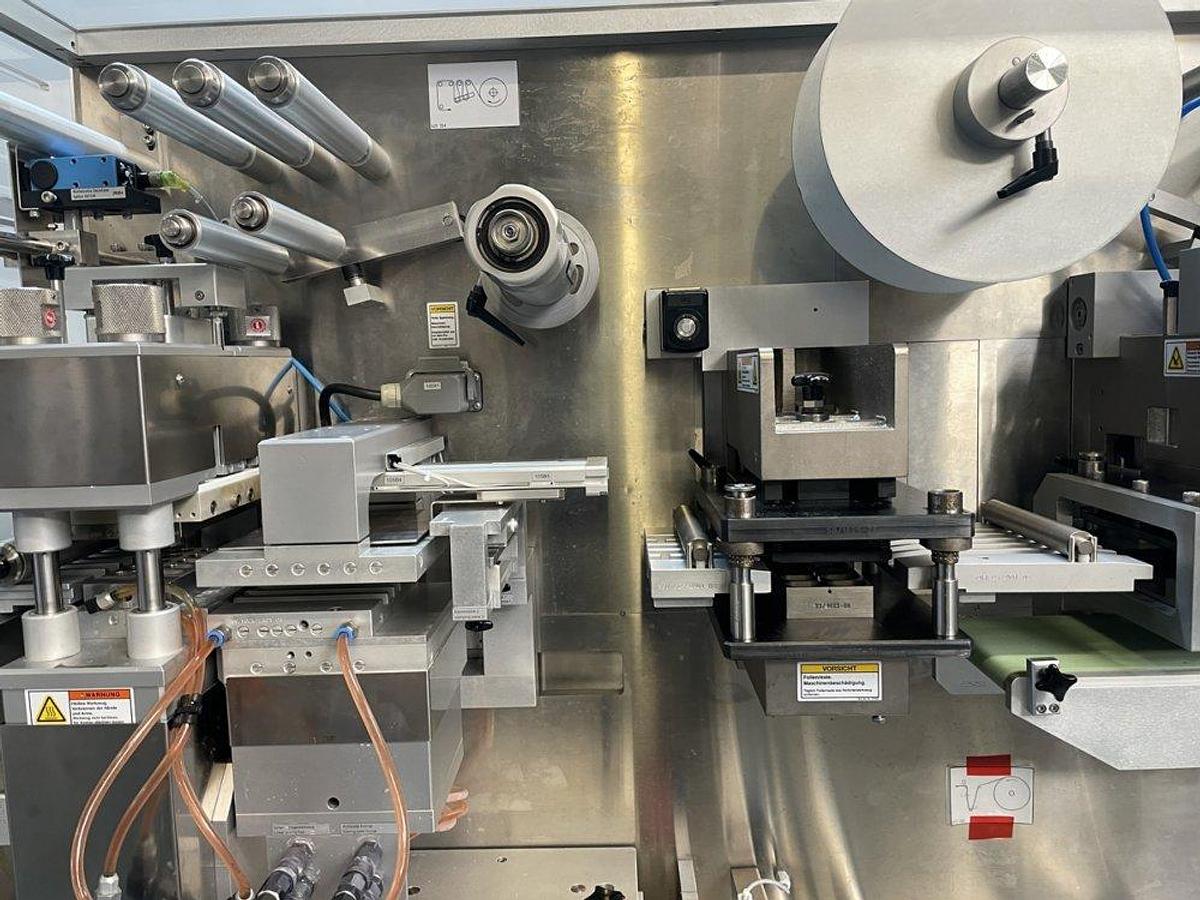 Used I 17265 D - Blister Machine - PVC/ALU - ALU/ALU UHLMANN B 1240