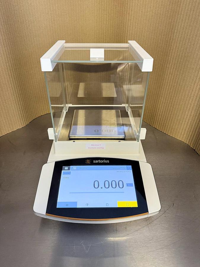Used W 16499 E - Precision Balance SARTORIUS CUBIS II MCA 323S-2S00-E