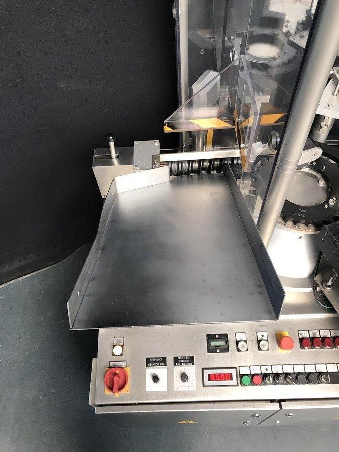 Used J 15835 D - Filling and Closing Machine for Vials BAUSCH + STRÖBEL AFV 1010