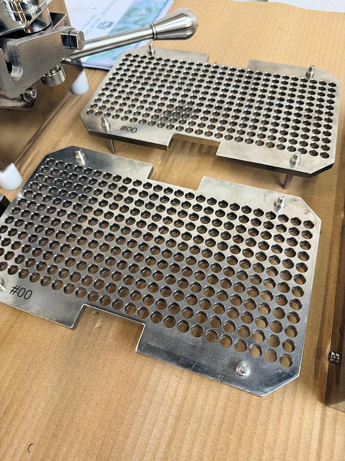 Used G 13008 E - Capsule Filler LFA PharmaCap V2 semi-automatic