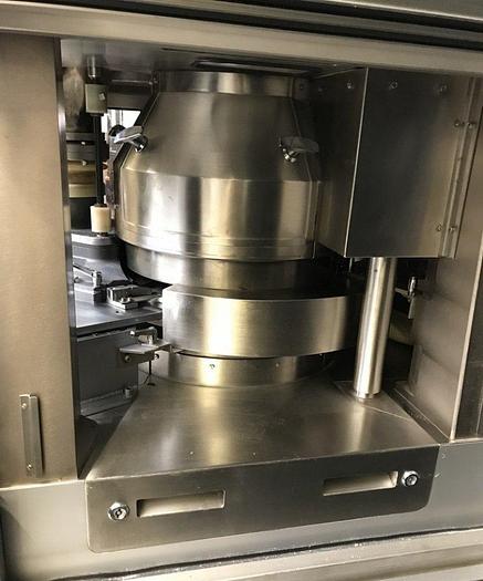 Used F 15996 D - FETTE P 2100 Tablet Press EU-BBS 47 Stations