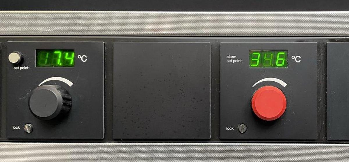 Used E 16293 D - Incubator MEMMERT BE 