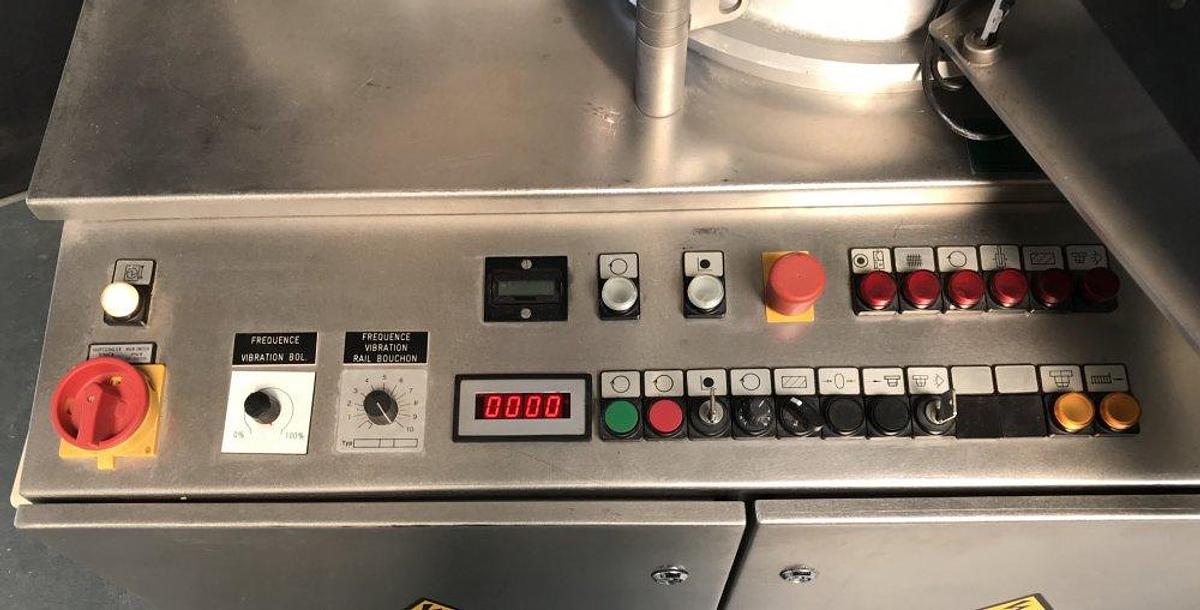 Used J 15835 D - Filling and Closing Machine for Vials BAUSCH + STRÖBEL AFV 1010