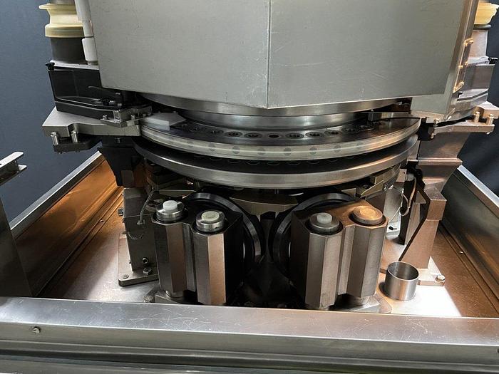 Used F 16421 D - Tablet press FETTE 3090 C EU-D / EU 1