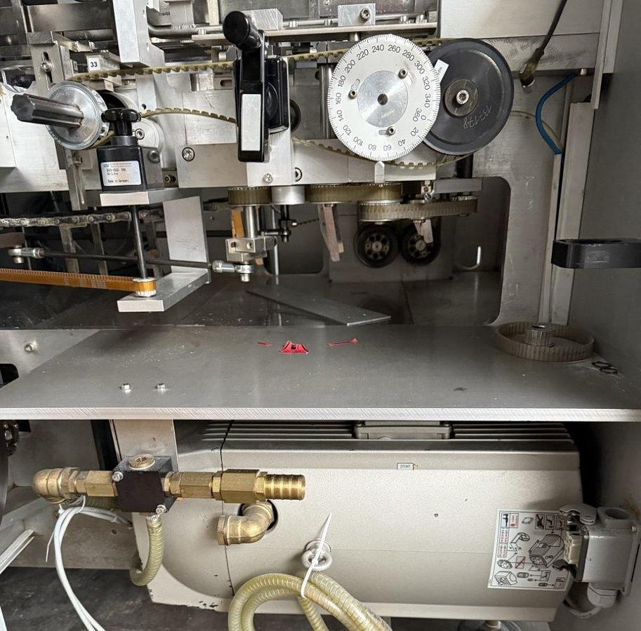 Used N 16606 D - Cartoner with blister feeder UHLMAN C 130