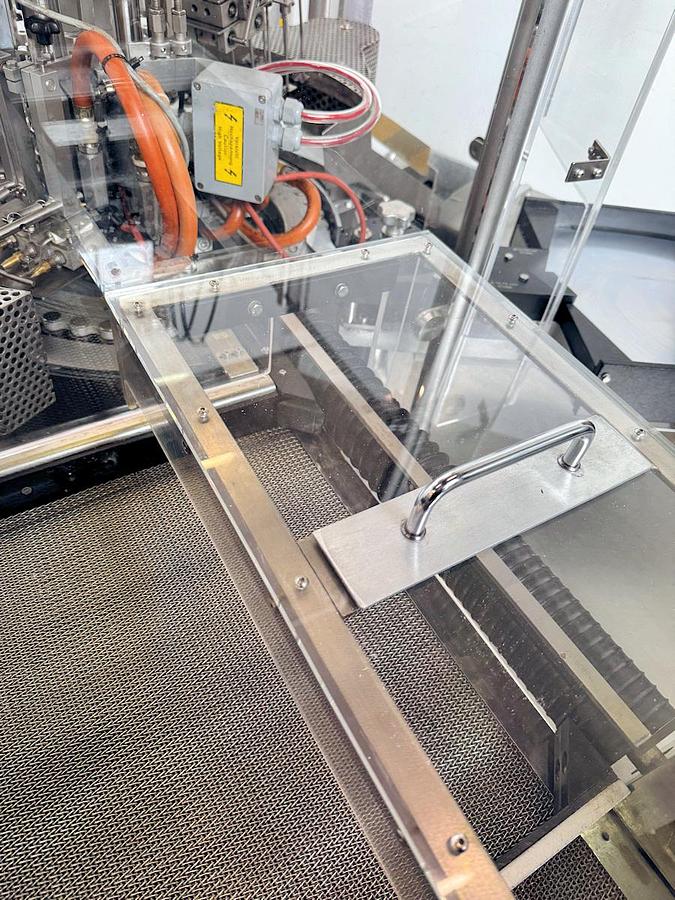 Used J 17028 E - Ampoule Filling and Closing Machine Bausch + Ströbel AFV 4015