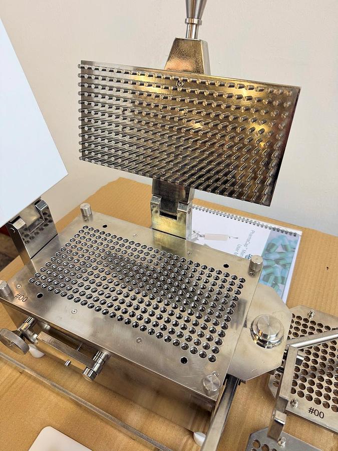 Used G 13008 E - Capsule Filler LFA PharmaCap V2 semi-automatic