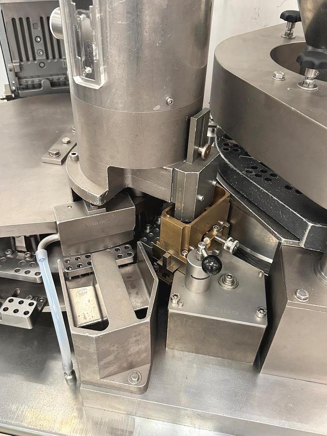 Used G 17030 E - Capsule Filler BOSCH GKF 1500 for Powders and Pellets