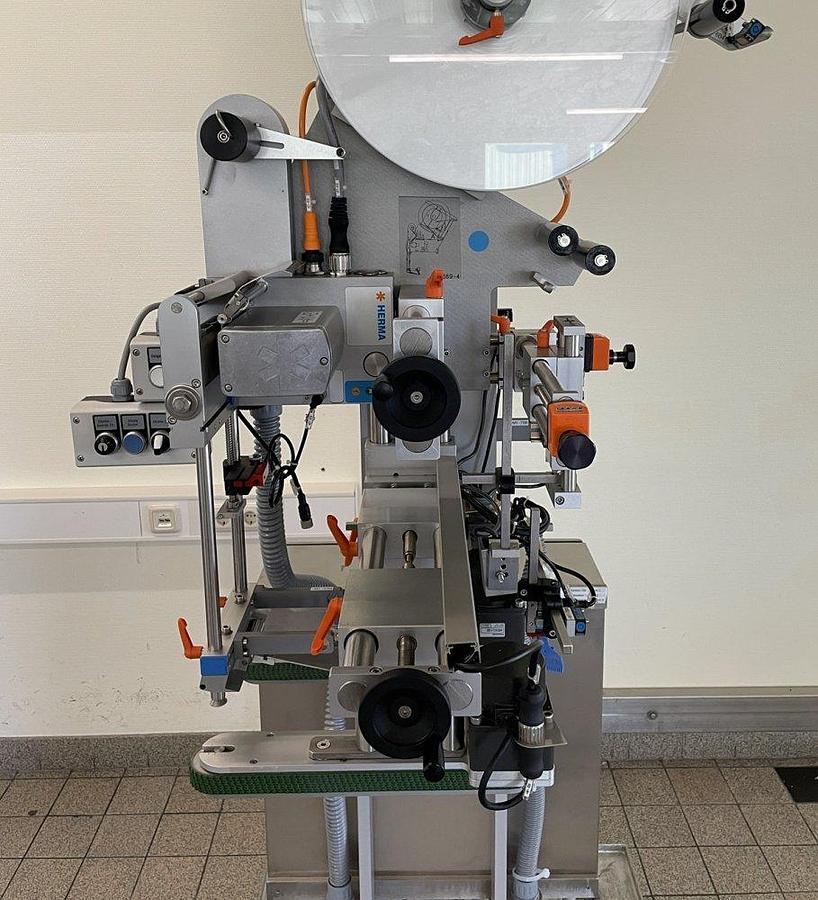 Used M 17252 D - Sonder Top labeller with side belts HERMA 400
