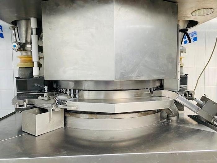 Used F 15912 E - FETTE P 3090 Tablet Press - Bi-Layer - 61 Stations