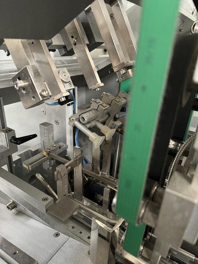 Used N 16606 D - Cartoner with blister feeder UHLMAN C 130