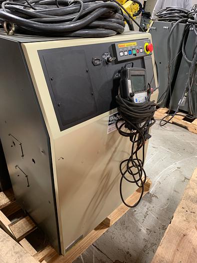 Refurbished FANUC R2000iA/200FO 200KG X 2650MM 6 AXIS CNC ROBOT W/RJ3IB CONTROLS