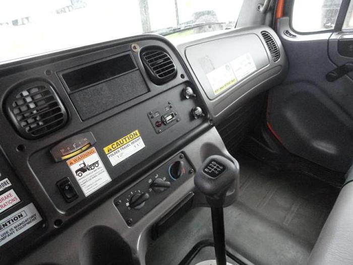 Used 2011 FREIGHTLINER BUSINESS CLASS M2 106
