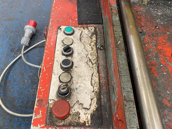 Used Edwards Pearson  4m x 4mm Guillotine Shears