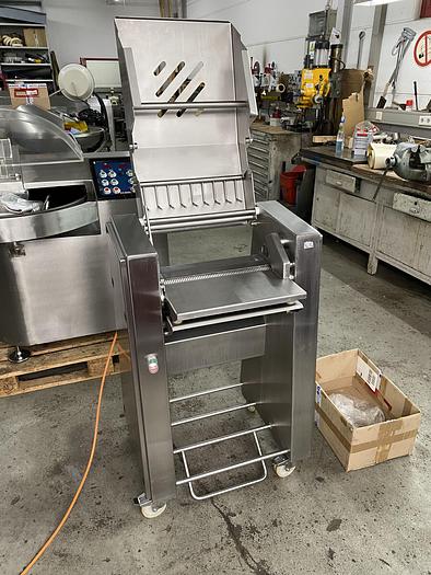 Refurbished MAJA SKINNY with infeed conveyor