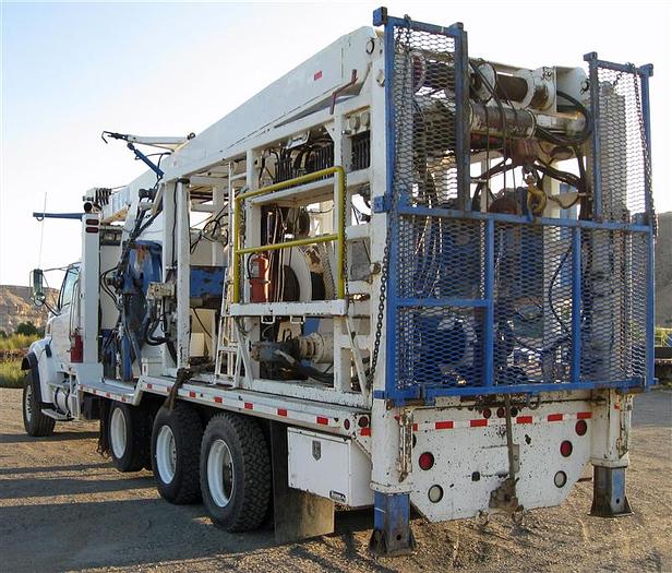 Used 2006 Sterling LT9500 Pulling Rig