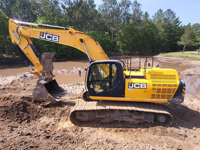 Used 2017  JCB 300LC 