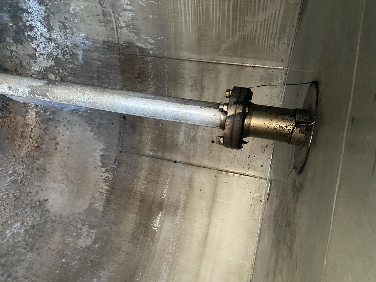 Used 37000 lt tank with mixer