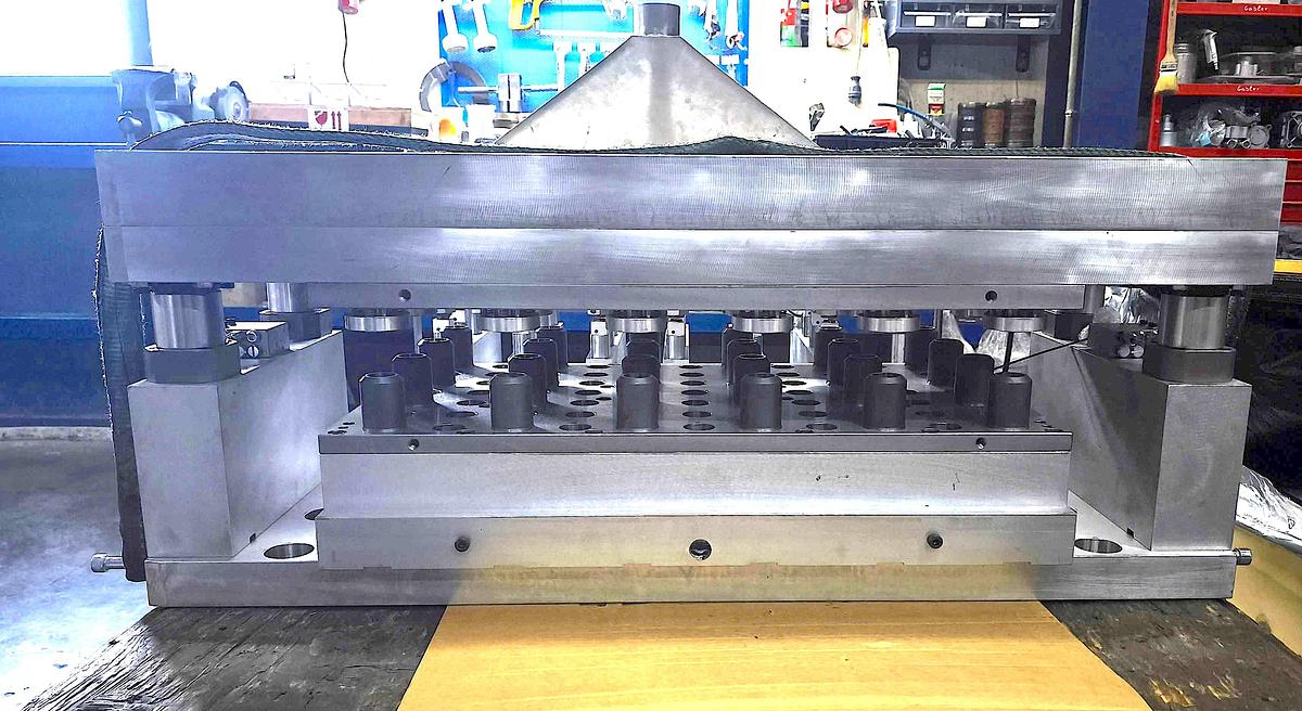 Used 2022 TERMOSTAMPI Mold for ILLIG RDK72g (3rd Gen.)