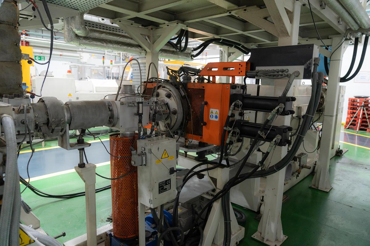Used 2010 AMUT & ILLIG, AMUT E100 Coextruder/ Inline ILLIG RDM75K