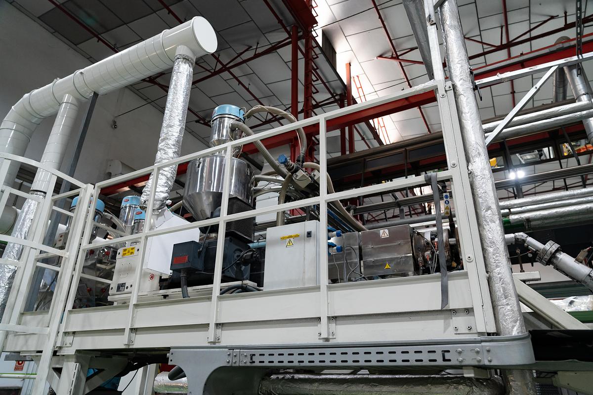 Used 2010 AMUT & ILLIG, AMUT E100 Coextruder/ Inline ILLIG RDM75K