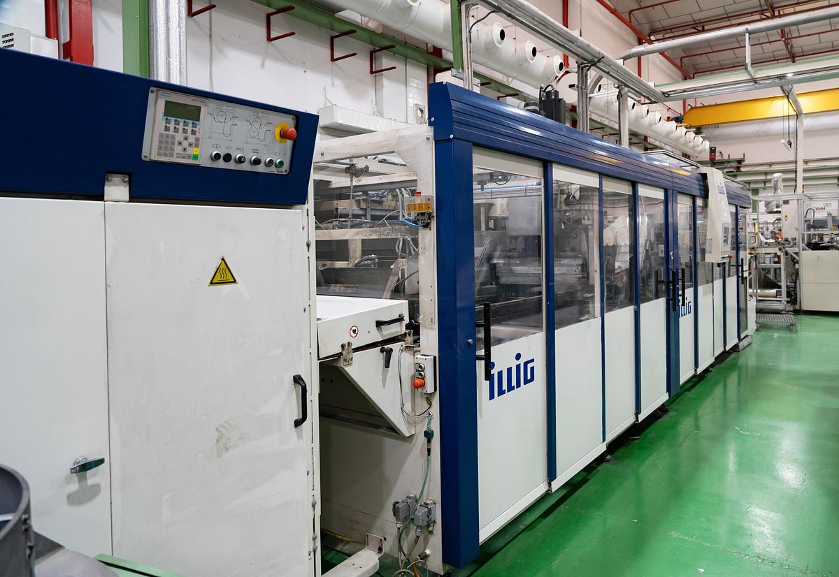 Used 2010 AMUT & ILLIG, AMUT E100 Coextruder/ Inline ILLIG RDK80