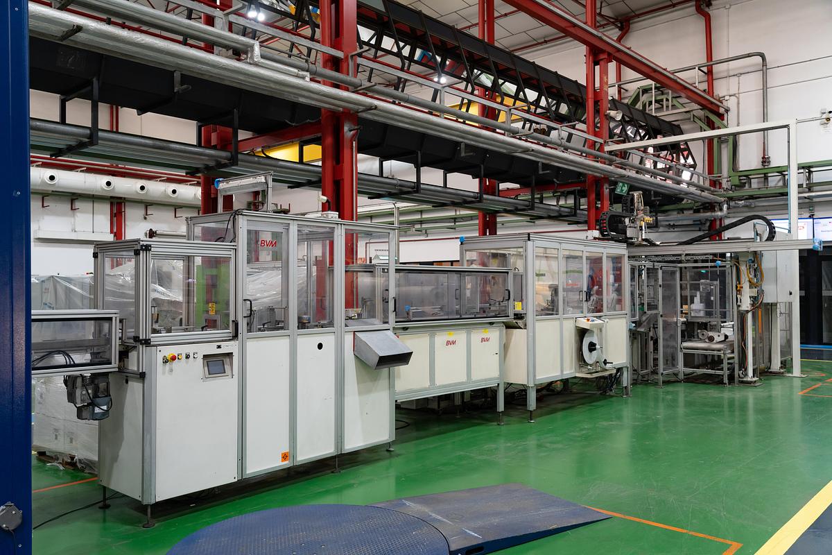 Used 2010 AMUT & ILLIG, AMUT E100 Coextruder/ Inline ILLIG RDM75K
