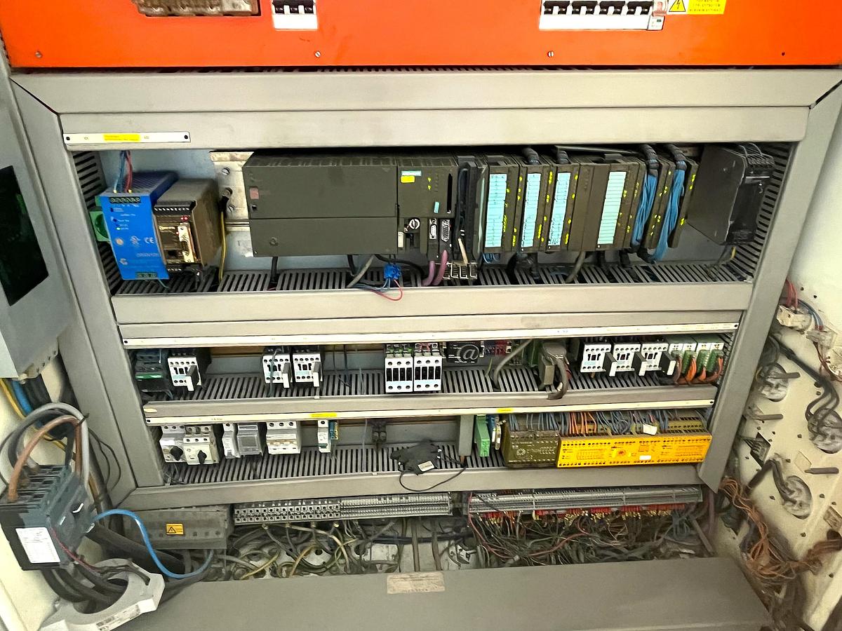 Refurbished 1999 VAN DAM 520-6