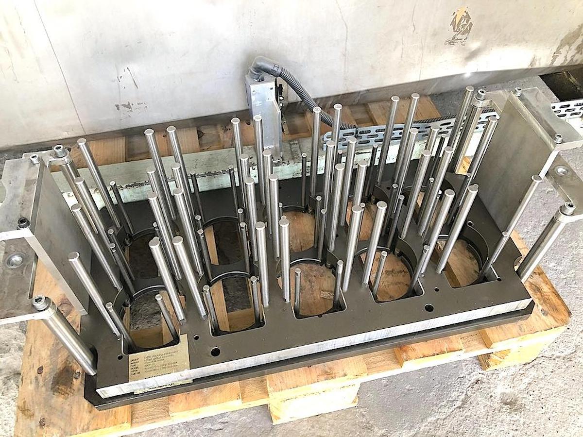 Used 2009 Molud & Matic PET Round Lid Mold