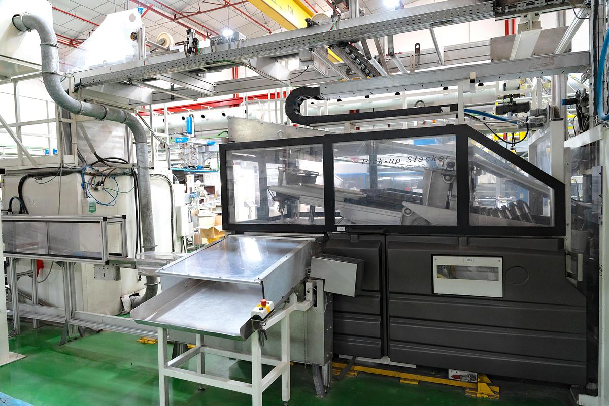 Used 2010 AMUT & ILLIG, AMUT E100 Coextruder/ Inline ILLIG RDM75K